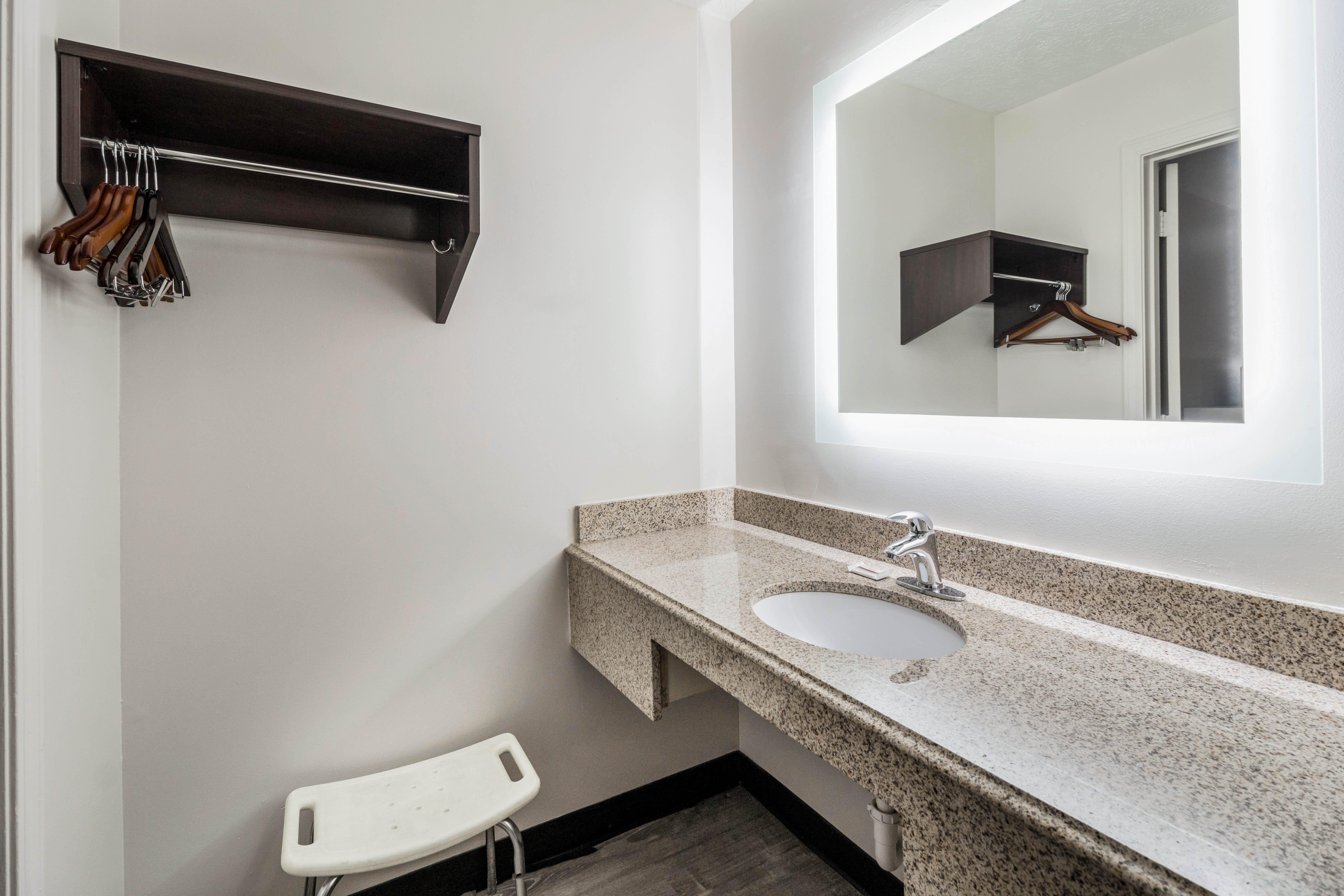 Red Roof Inn Cadiz Extérieur photo